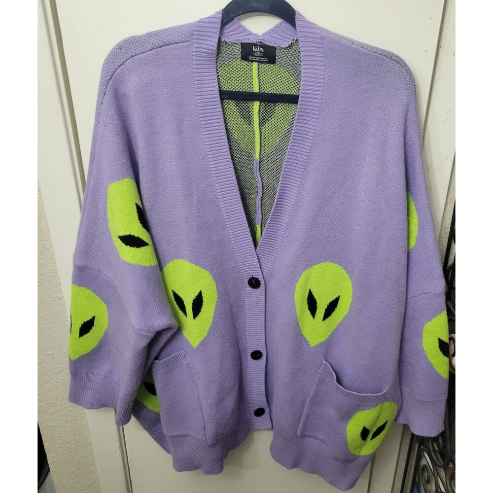 Dressed in LALA Oversized Alien Cardigan in Lavender Size L/XL - Picture 4 of 7